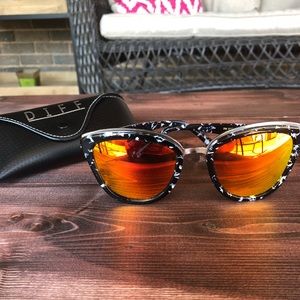 Diff Eyewear - Rose style - Red/B&W